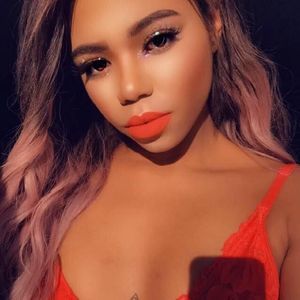 Meet your Posher, Taya